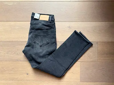 NEW: Tiger of Sweden Mens Jeans W32 L30 Grey