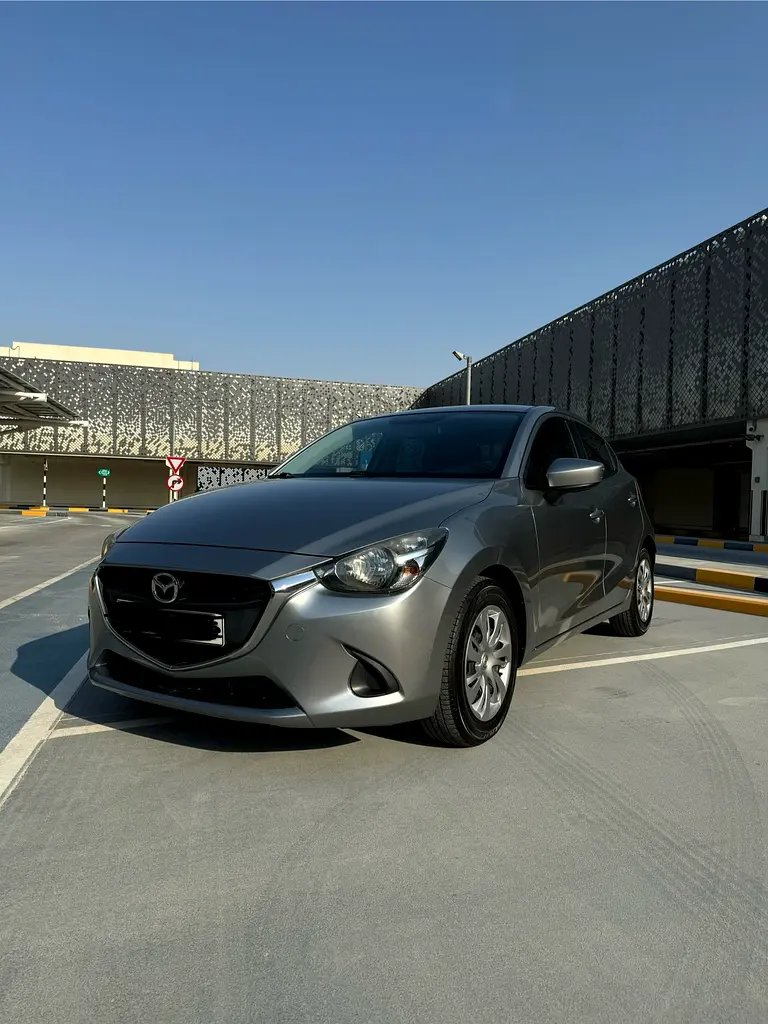 Mazda 2 2016 — photo 1 of 4