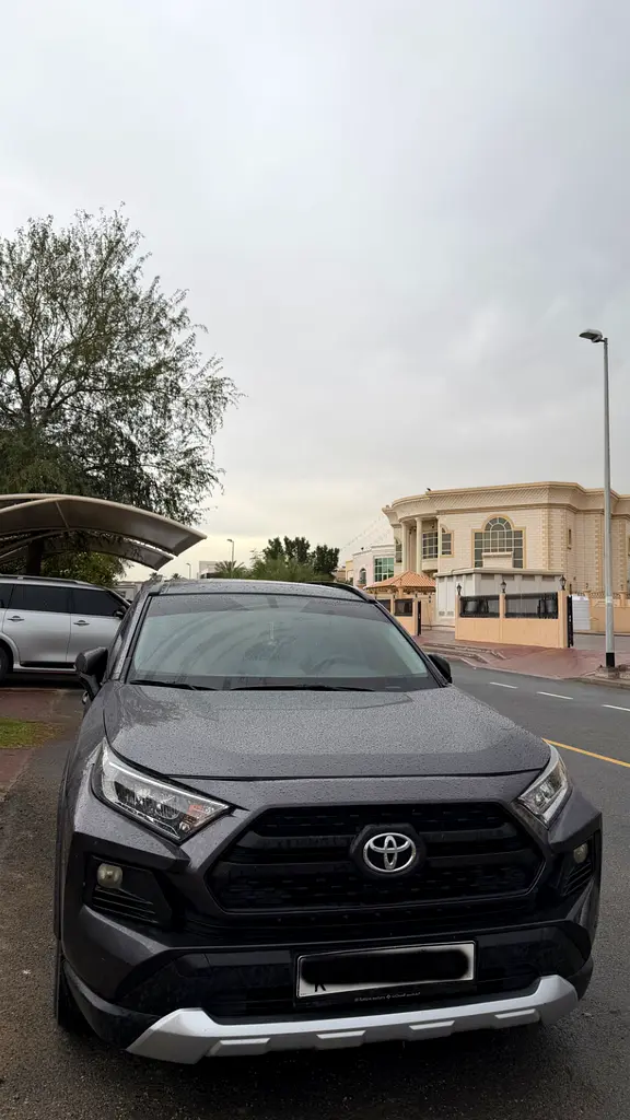 Toyota Rav 4 2019 — photo 1 of 5
