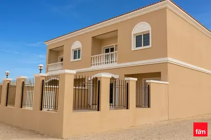 Corner Family Villa With Private Garden