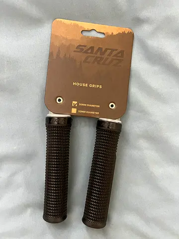 Santa Cruz MTB Grips (30mm diameter)