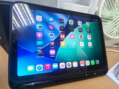 iPad mini 7 (A17pro) with Stylus and Smart Cover - Good Condition - under warranty