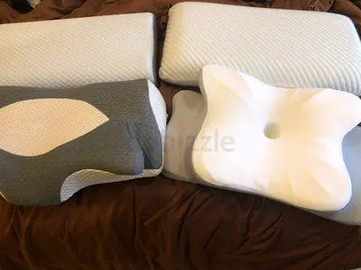 Set of 4 cervical neck Pillows — flawless Condition, 10 aed per pillow