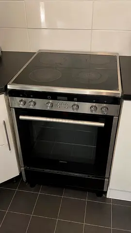 Siemens freestanding electric ceramic hob with oven - good condition