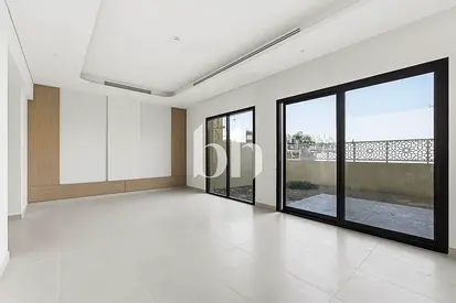 Vastu | New | Corner | By Metro | Vacant