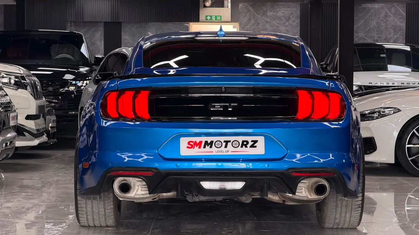 Ford Mustang 2020 — photo 1 of 9