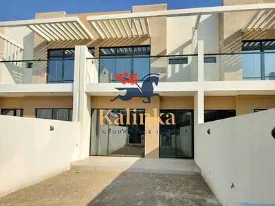 Spacious Townhouse | Close to Park and Lake