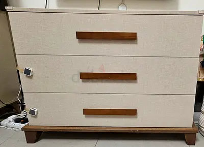 Chest of drawers