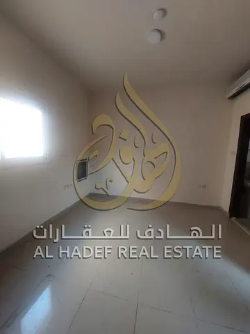 استوديو بمويلح القديمة بموقع مميز قرب جميع الخدمات، تسهيلات دفع 4 أو 6 دفعات، مناسب للسكن العملي والهادئ.