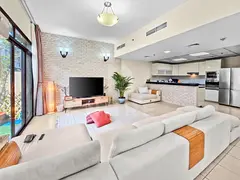 DUPLEX |UPGRADED|SPACIOUS| 2 BED |3 BATH|2 CARPARK