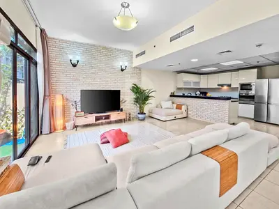 DUPLEX |UPGRADED|SPACIOUS| 2 BED |3 BATH|2 CARPARK