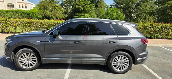Volkswagen Touareg Comfortline 2021 | GCC Specs | Low Mileage