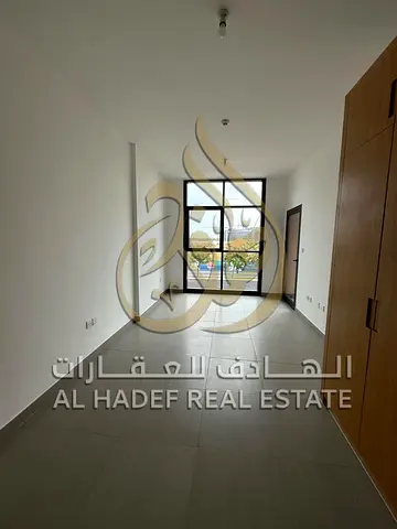 استوديو بتوزيع عملي ومساحة مريحة باركن خاص للسيارة مسبح داخل المجمع تشطيبات حديثة موقع حيوي قريب من جميع الخدمات والمرافق تشطيب حديث داخل مشروع الممشى