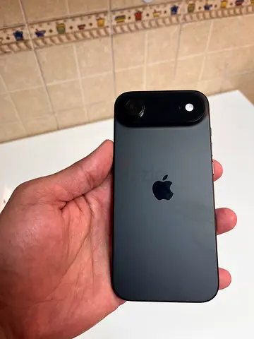 iPhone 17 Air 256GB – Like New | Original Box | Under Warranty