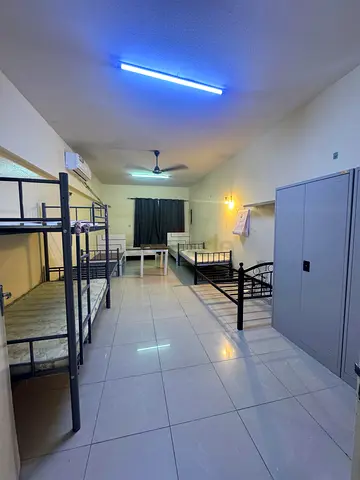 Exicutive bachelor single bed available space available near karama day to day