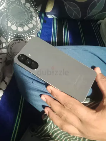 Samsung Galaxy smartphone in good condition - 3 rear cameras