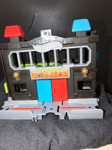 Hot Wheels Garage Playset - Used, Complete