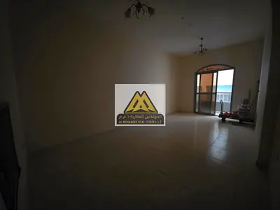 تتميز بمساحة كبيرة وصالة منفصلة مع تصميم عملي ومريح مناسب للعائلات، في موقع حيوي قريب من جميع الخدمات وسهل الوصول إلى دبي والشارقة.
