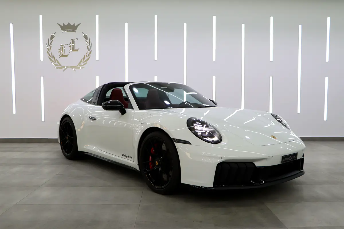 Porsche 911 2025 — photo 1 of 18
