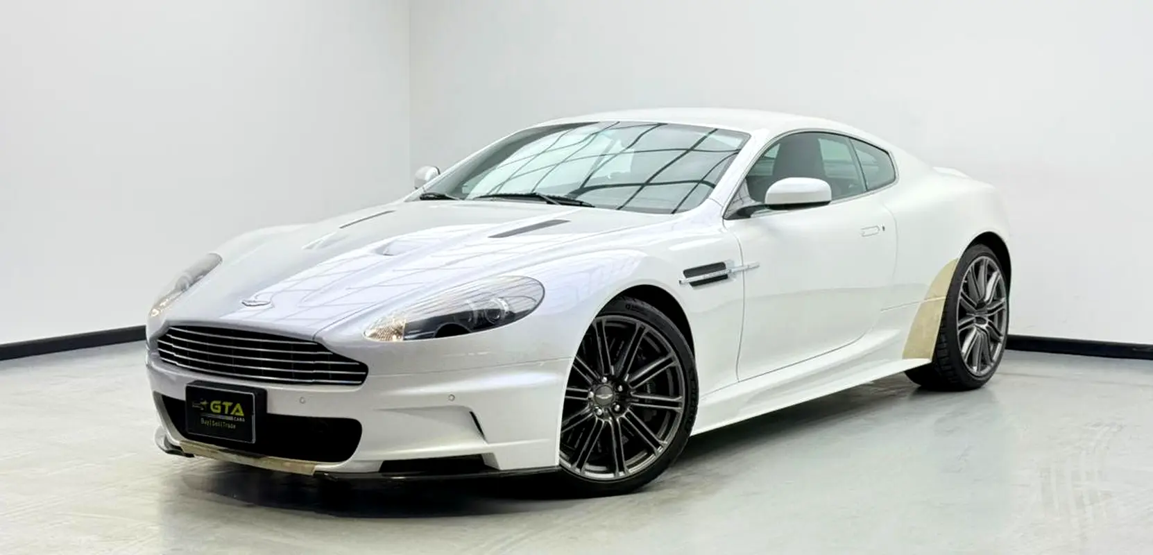 Aston Martin DBS 2009 — photo 1 of 16