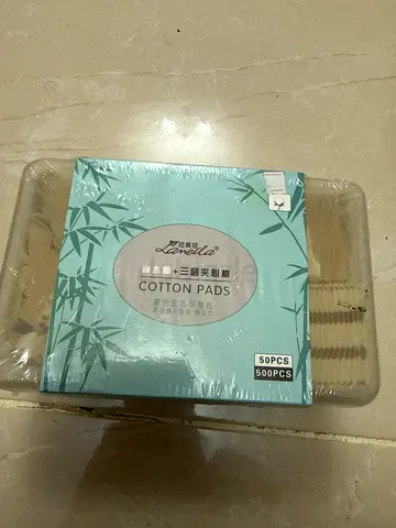 Brand new sealed pack of cotton pads (500 pcs)