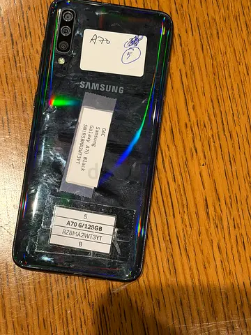 Samsung Galaxy A70 - 128GB, used (black) with visible wear