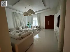 Ready-to-move-in villa, including electricity, water, air conditioning, and furnishings.