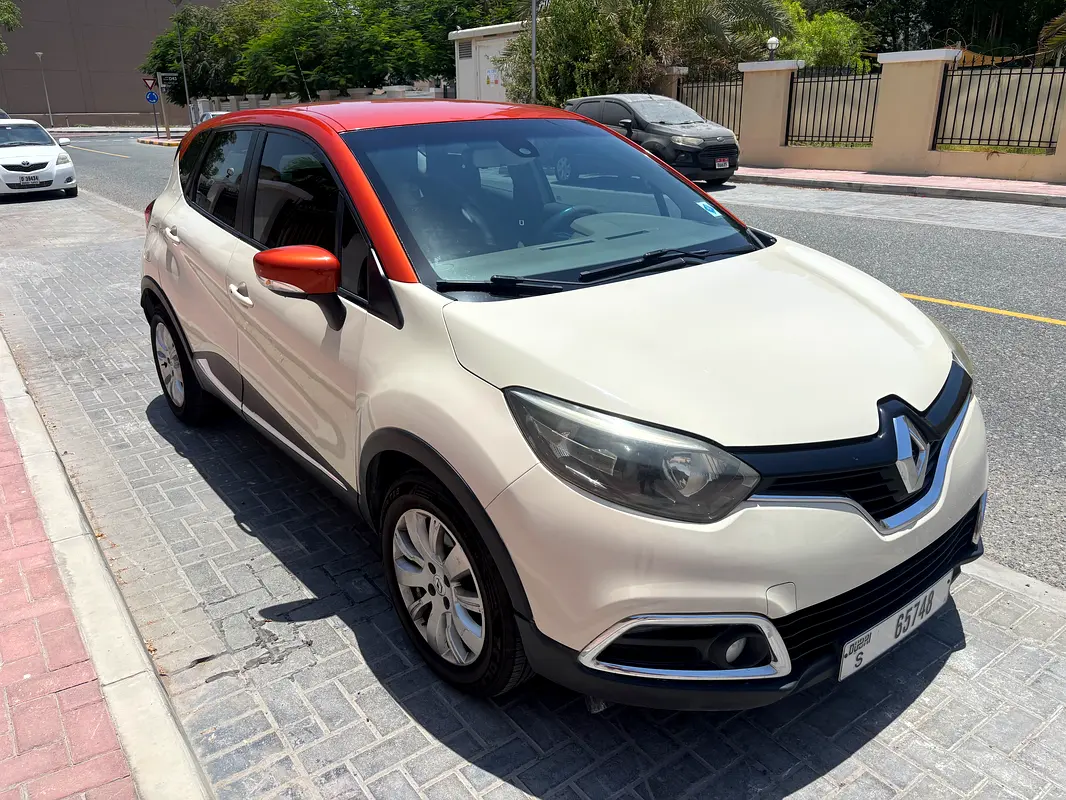Renault Captur 2015 — photo 1 of 7