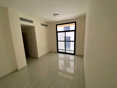 Free maintenance throughout the rental period. Prime location close to all services. Apartment with an open view and full natural light.