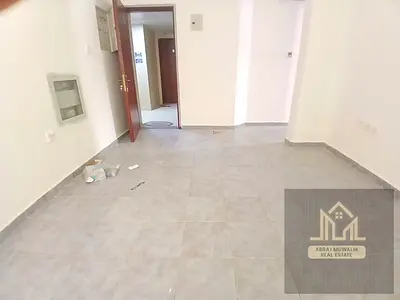 WOW \\ LOOK LIKE A SPACIOUS GORGEOUS APARTMENT \\ AT THE PRIME LOCATION \\ FAMILY BUILDING \\