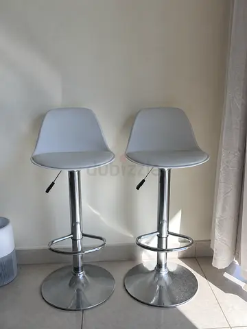 Set of 2 adjustable white bar stools with chrome base