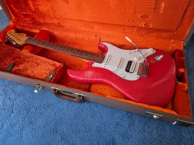 Fender Ultra Luxe Vintage 60s 2025