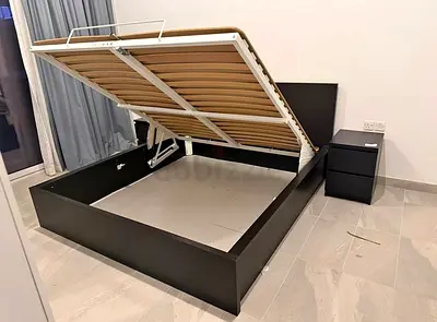 IKEA hydraulic king‑size bed (180 × 200 cm) with  IKEA mattress ✨