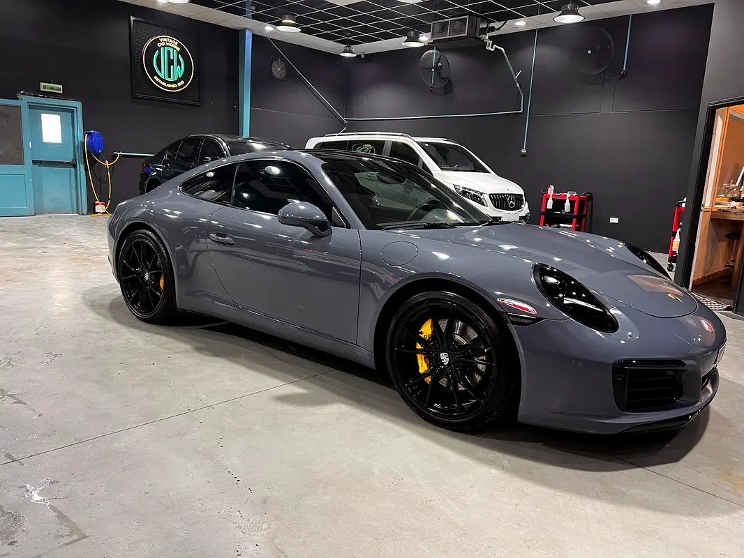 Porsche 911 2017 — photo 1 of 14