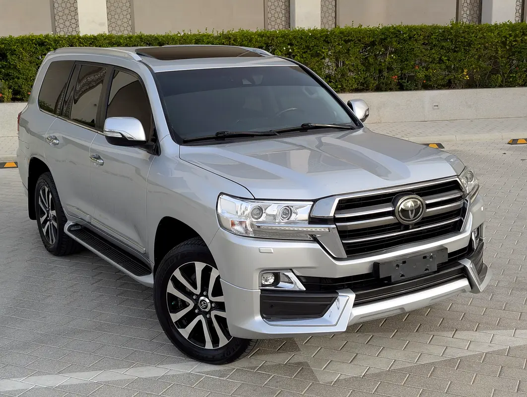 Toyota Land Cruiser 2019 — photo 1 of 20