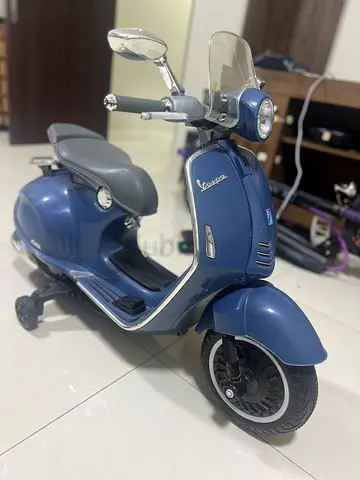 Vespa kids scooter