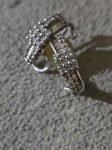 18 carat white gold diamond earrings