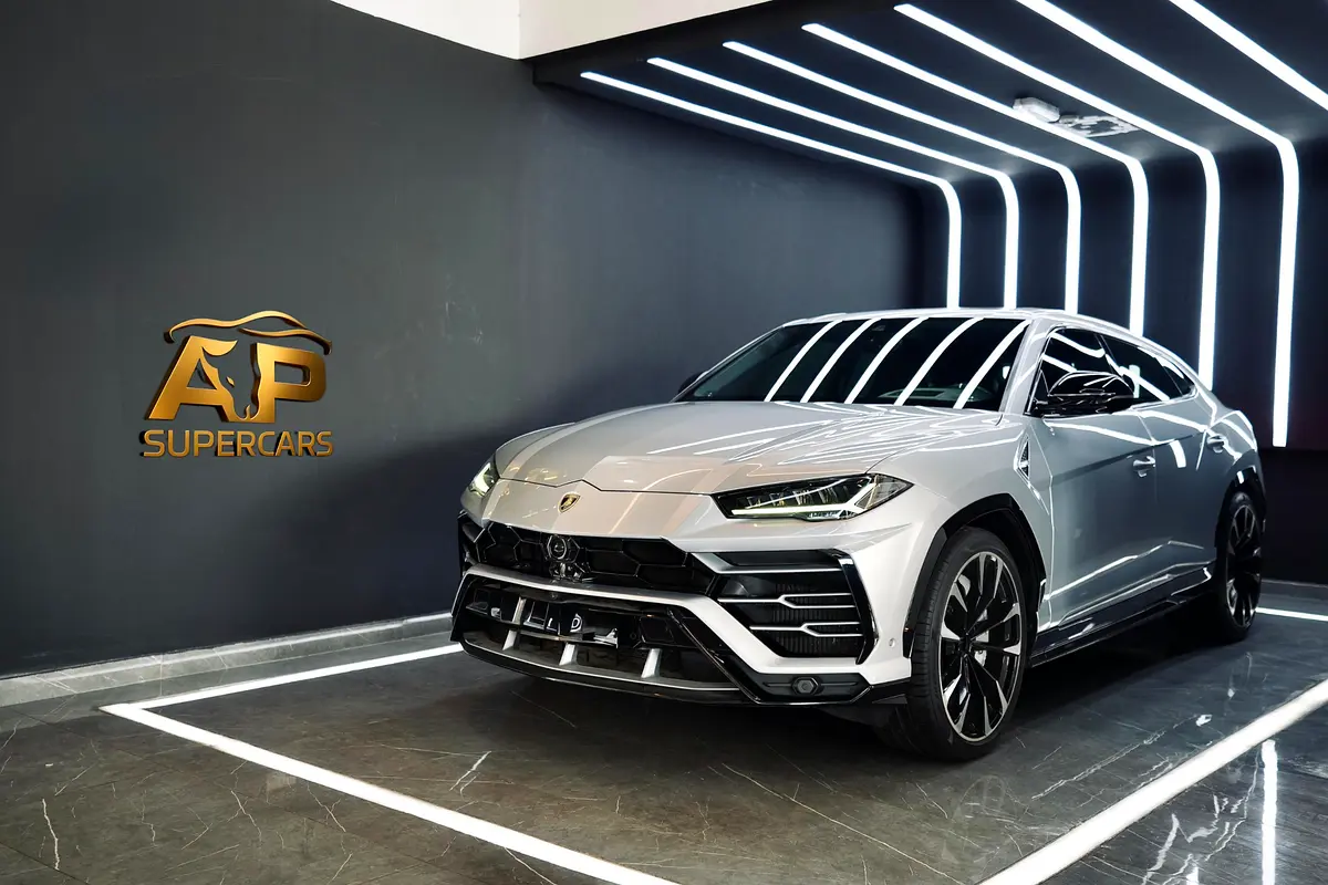 Lamborghini Urus 2020 — photo 1 of 8