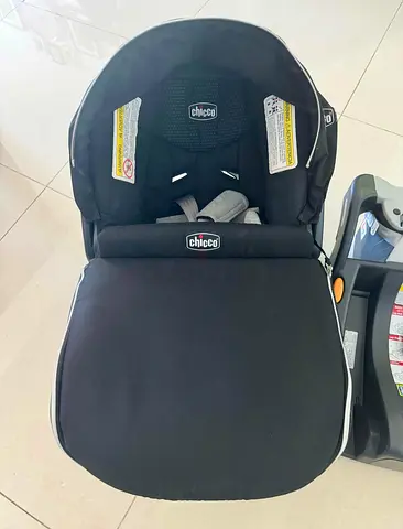 Chicco Keyfit 30 Car Seat with Base