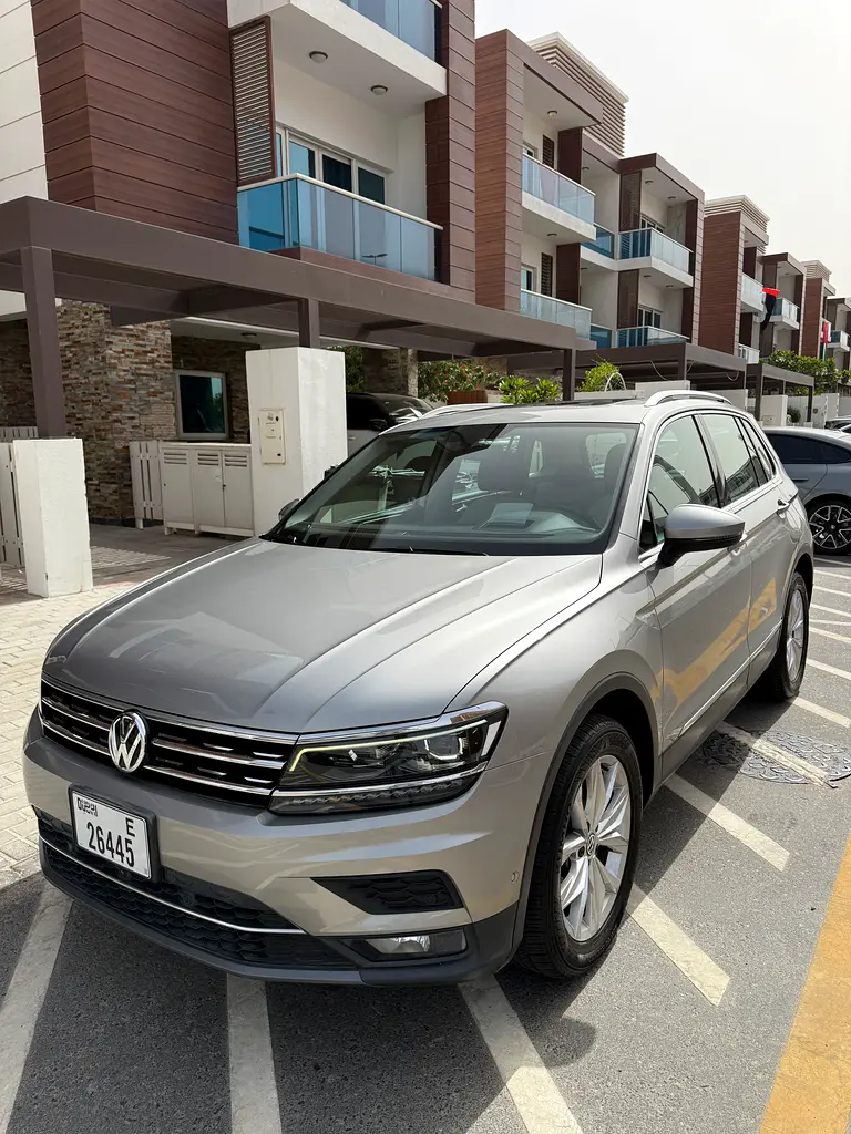 Volkswagen Tiguan 2020 — photo 1 of 6