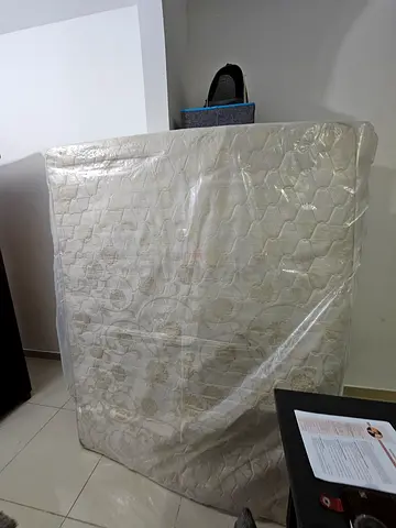 Queen Size Mattress 200×160×15 cm - Clean  Good Condition