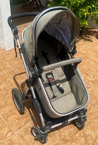 Well-kept reversible seat stroller with sun canopy - good condition