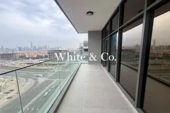 Marina Skyline View| High Floor | by Metro
