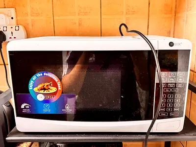 Used white countertop microwave oven - good working condition