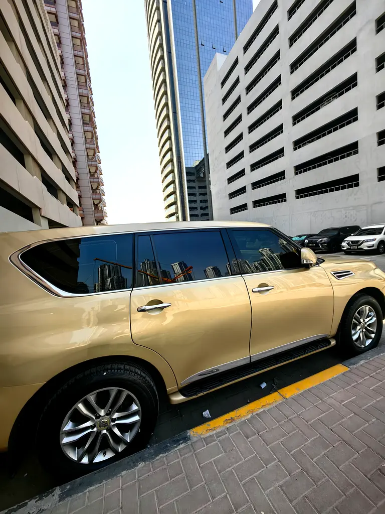 Nissan Patrol 2011 — photo 1 of 9