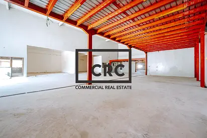 Spacious Retail / Showroom with build offices