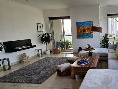 Excellent Location | Iconic Views | Vacant Style Unit