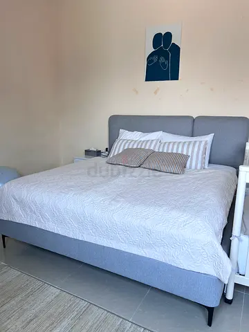Bed 180x200 with high-quality mattress