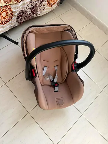 INFANT CAR SEAT
