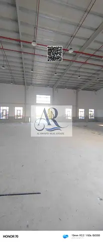 🏭 مستودع صناعي واسع للإيجار مُجهز بمعدات ثقيلة 🏭  📍 فرصة مميزة للشركات والمشاريع الصناعية والتجارية.  مساحة مُخصصة للتخزين والتصنيع والأنشطة التجار
